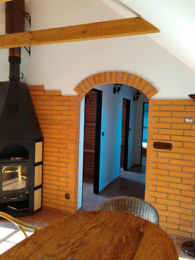 Apartman Na Farme U Koni Milesov Екстериор снимка