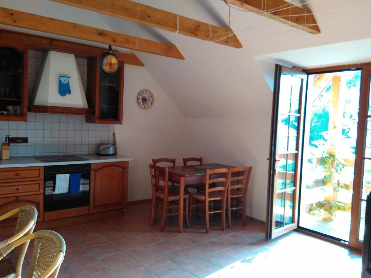 Apartman Na Farme U Koni Milesov Екстериор снимка